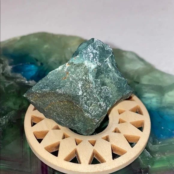 Green Jasper Raw Stone - Picture 2 of 8